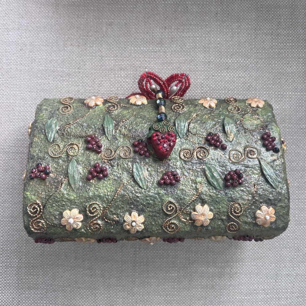 Motif by Mary Frances Vintage Fruit clutch - Picture 3 of 6